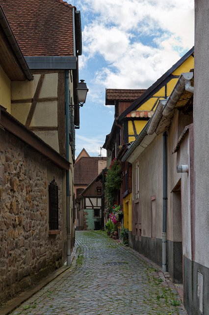 Narrow Alley, Bergheim, Alsace, France | Bergheim - Alsace, France (IMG_3264_65.jpg)
