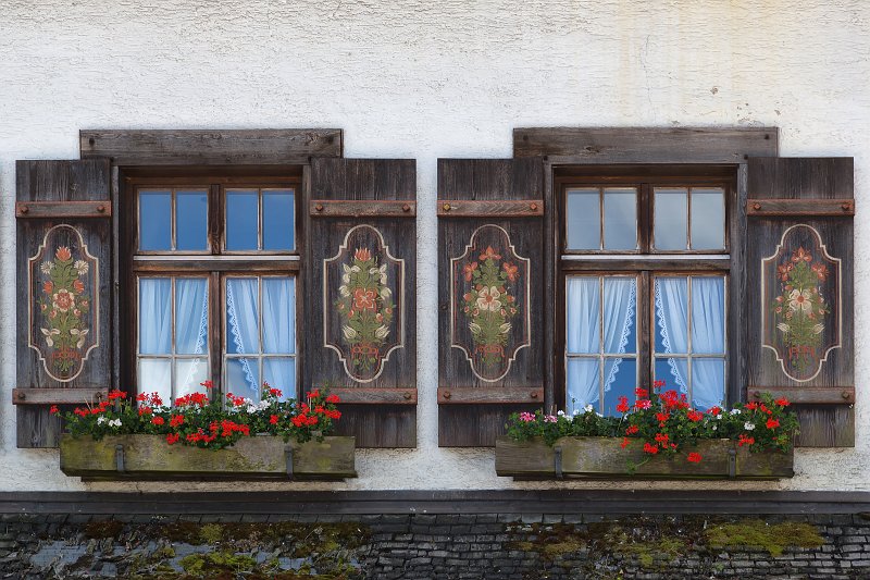 Decorated Windows, Triberg im Schwarzwald, Germany | Triberg im Schwarzwald - Baden-Württemberg, Germany (IMG_5323_2.jpg)